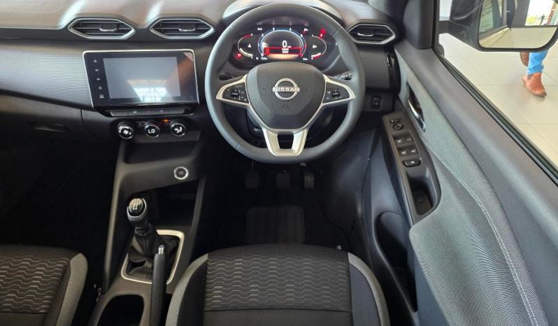 
								Nissan Magnite 1.0 Acenta full									
