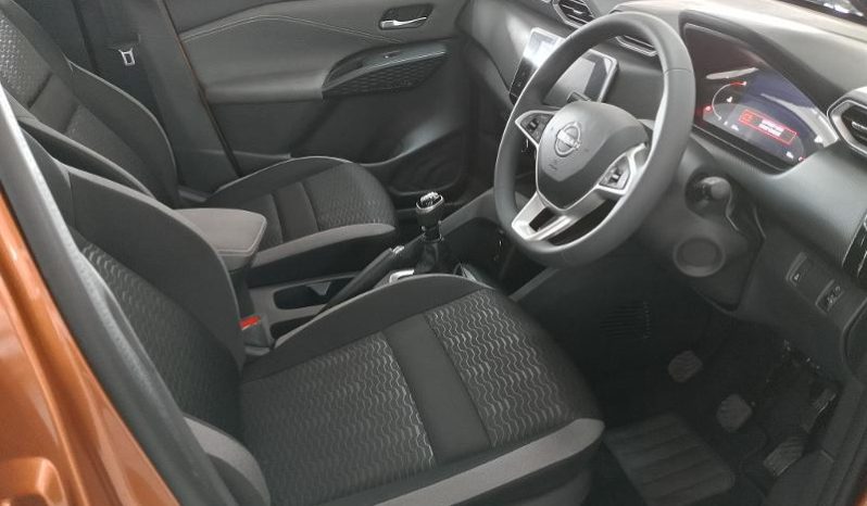 
								Nissan Magnite 1.0 Acenta full									