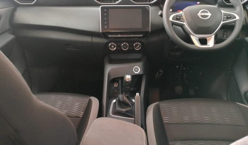 
								Nissan Magnite 1.0 Acenta At full									
