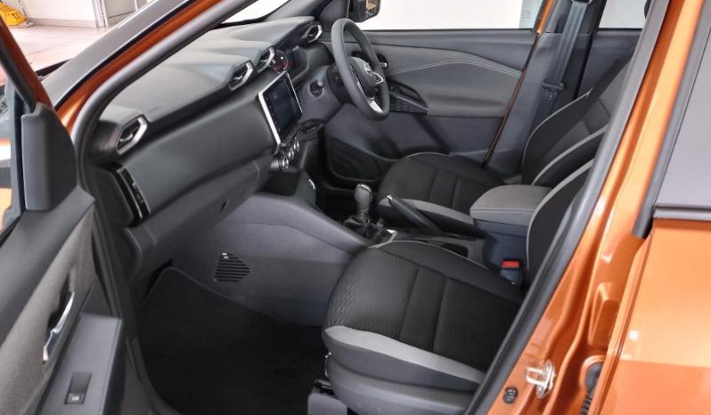 
								Nissan Magnite 1.0 Acenta At full									