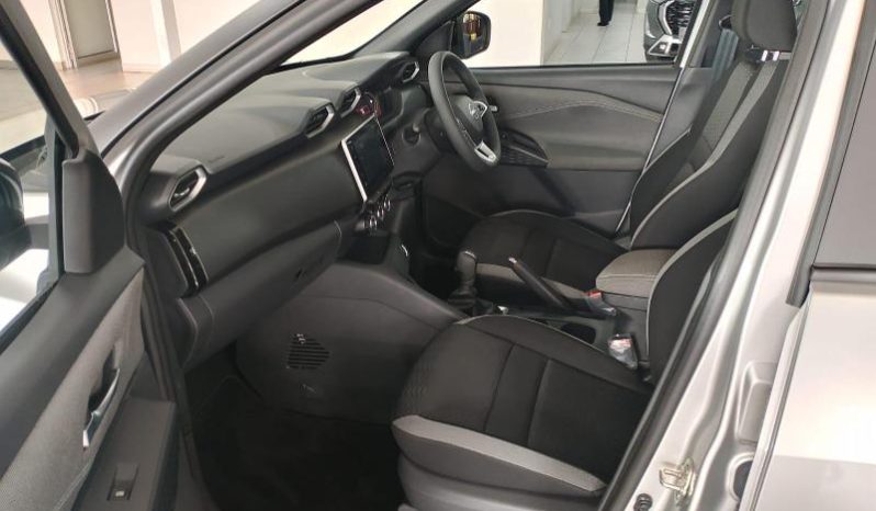 
								Nissan Magnite 1.0 Acenta At full									