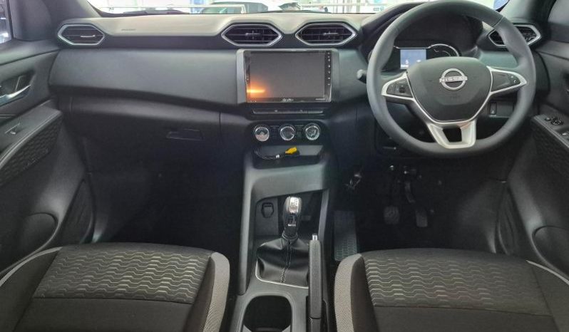 
								Nissan Magnite 1.0 Visia At full									