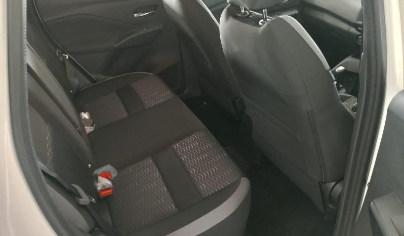 
								Nissan Magnite 1.0 Visia At full									