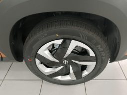 
										Nissan Magnite 1.0 Visia At full									
