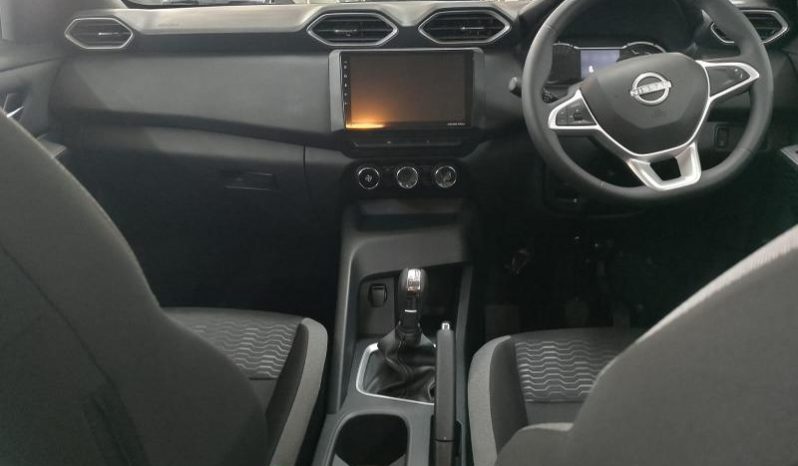 
								Nissan Magnite 1.0 Visia At full									