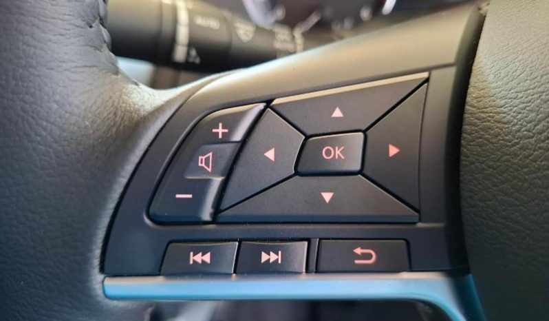 
								Nissan Navara 2.5D Le D Cab At full									