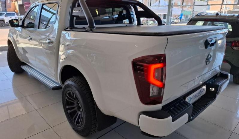 
								Nissan Navara 2.5D Le D Cab At full									
