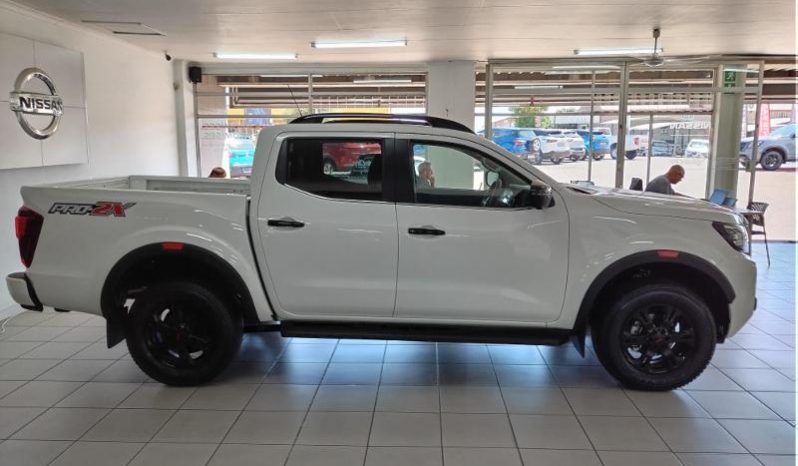 
								Nissan Navara 2.5D Pro-2X D Cab 4X2 At full									
