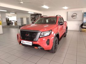 Nissan Navara 2.5D Pro-2X D Cab 4X2 At