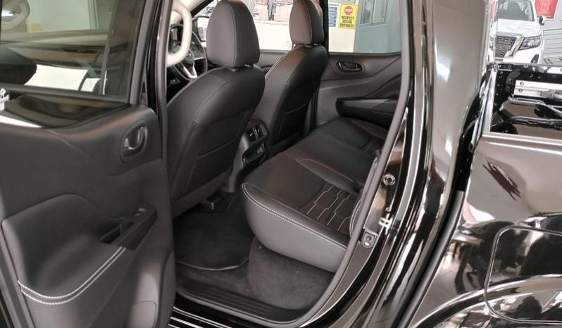 
								Nissan Navara 2.5D Pro-2X D Cab 4X2 At full									
