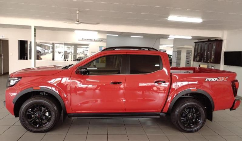 
								Nissan Navara 2.5D Pro-2X D Cab 4X2 At full									