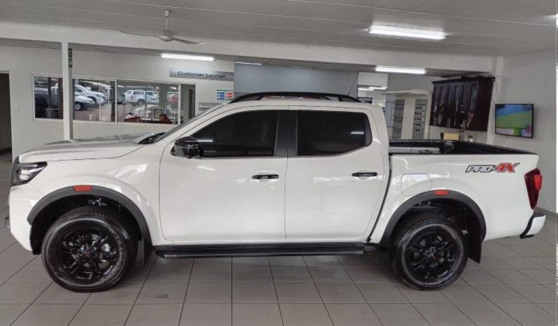 
								Nissan Navara 2.5D Pro-4X D Cab 4X4 At full									