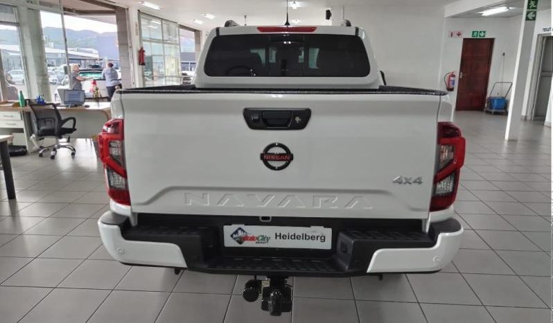 
								Nissan Navara 2.5D Pro-4X D Cab 4X4 At full									