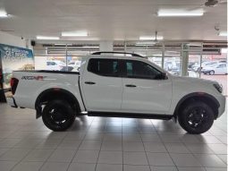 
										Nissan Navara 2.5D Pro-4X D Cab 4X4 At full									