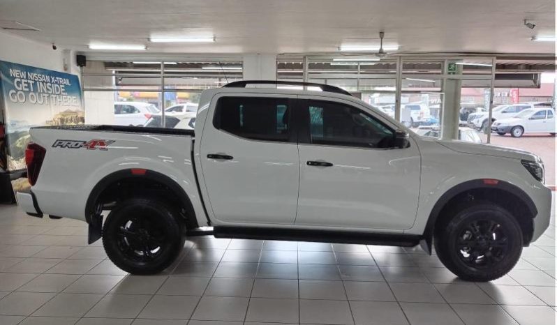 
								Nissan Navara 2.5D Pro-4X D Cab 4X4 At full									