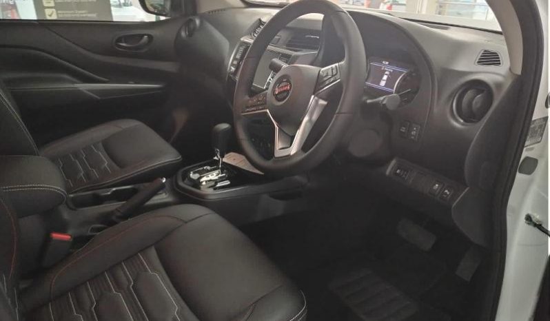 
								Nissan Navara 2.5D Pro-4X D Cab 4X4 At full									