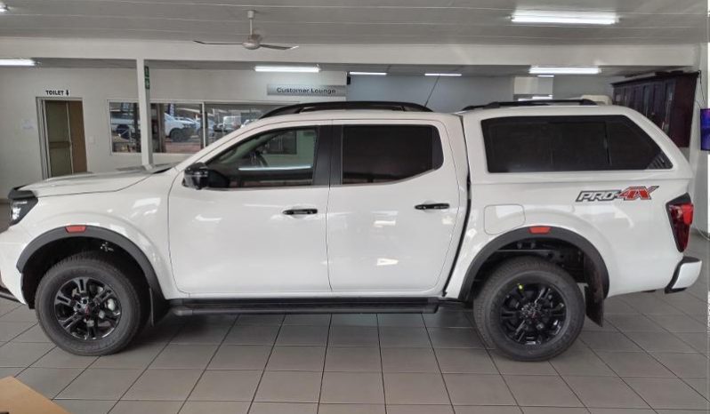 
								Nissan Navara 2.5D Pro-4X D Cab 4X4 At full									