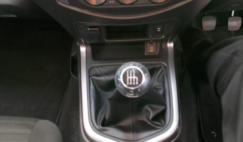 
								Nissan Navara 2.5D Se D Cab full									