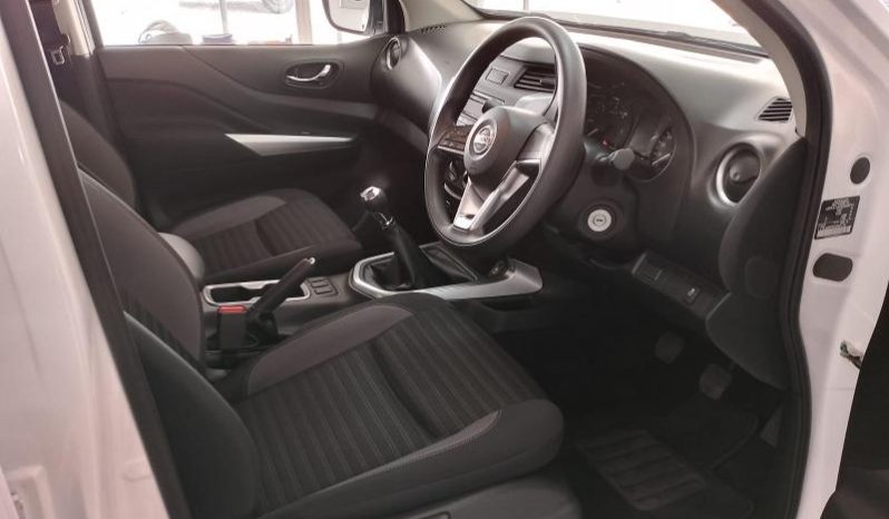 
								Nissan Navara 2.5D Se D Cab full									