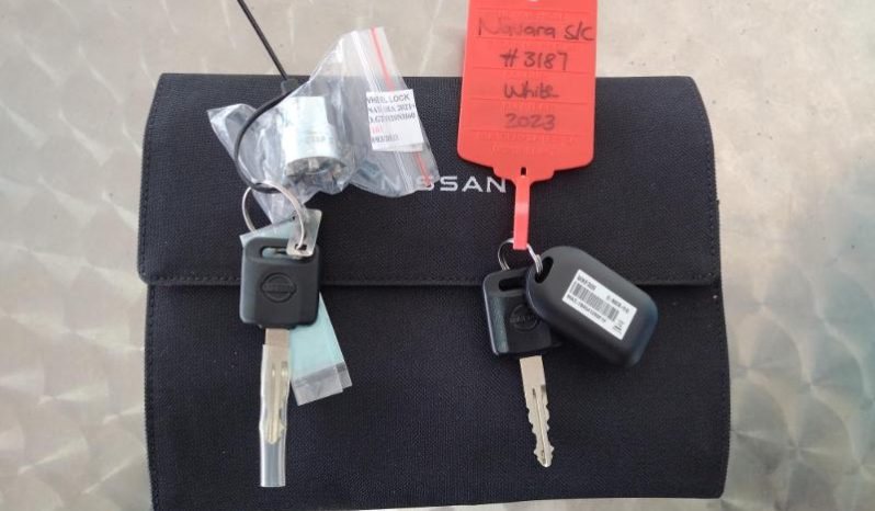 
								Nissan Navara 2.5D Xe S Cab 4X2 full									