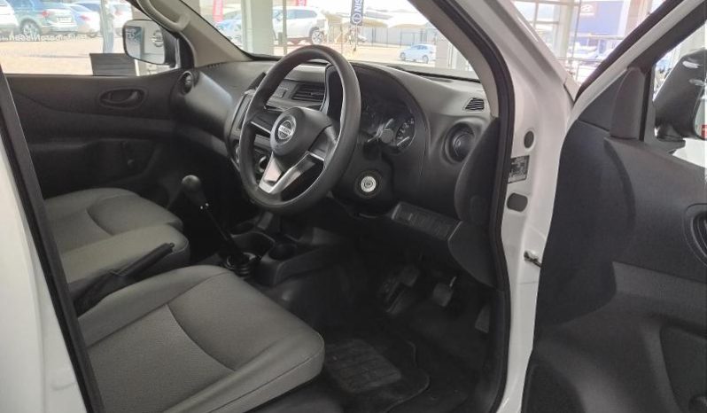 
								Nissan Navara 2.5D Xe S Cab 4X2 full									
