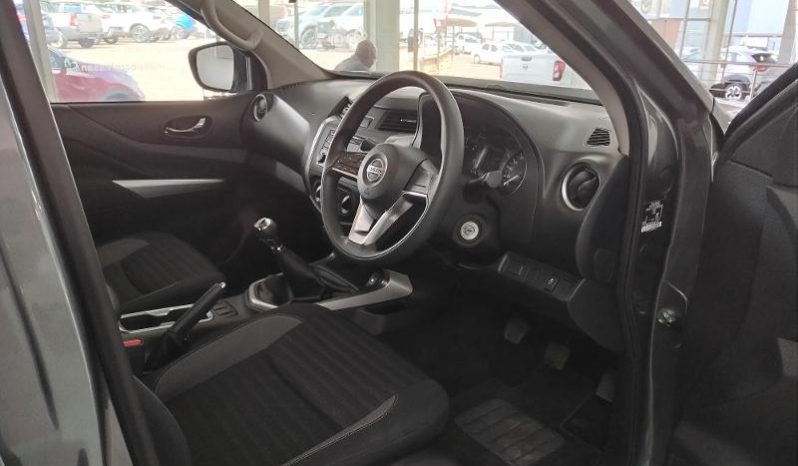 
								Nissan Navara 2.5D Se D Cab full									