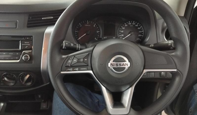 
								Nissan Navara 2.5D Se D Cab full									
