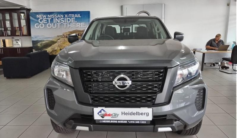 
								Nissan Navara 2.5D Se D Cab full									