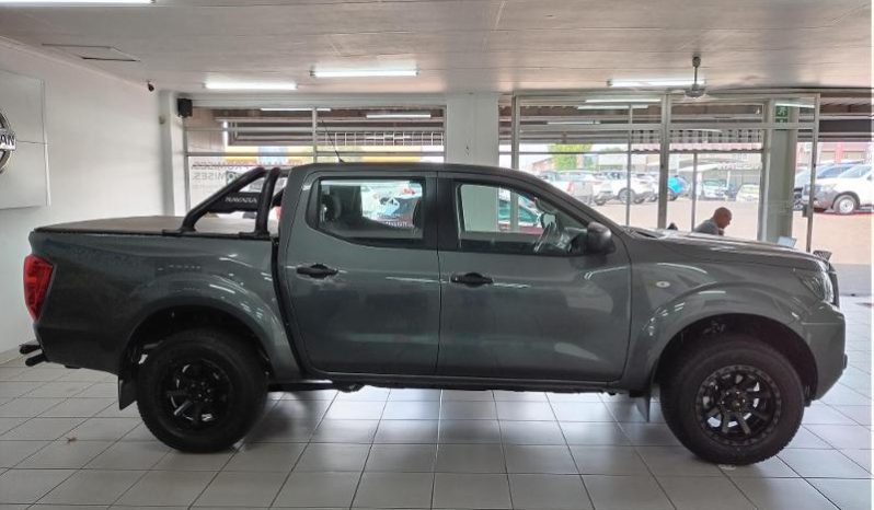 
								Nissan Navara 2.5D Se D Cab full									