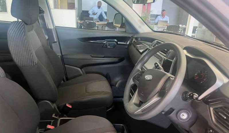 
								Mahindra Kuv 100 Nxt 1.2 Td K8 full									