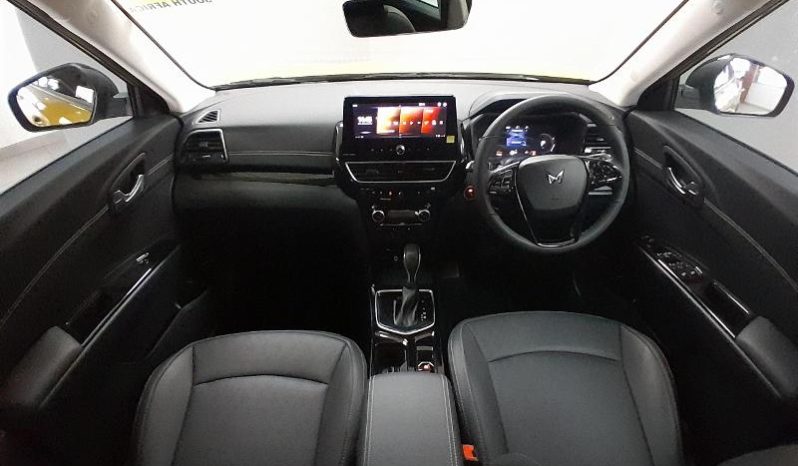 
								Mahindra XUV 3X0 1.2 AX7L AT full									