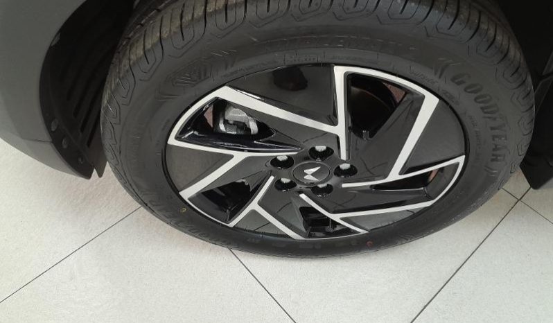 
								Mahindra XUV 3X0 1.2 AX7L AT full									