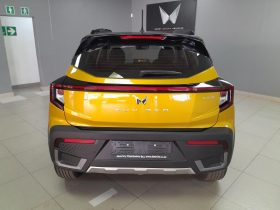 Mahindra XUV 3X0 1.2 AX7L AT