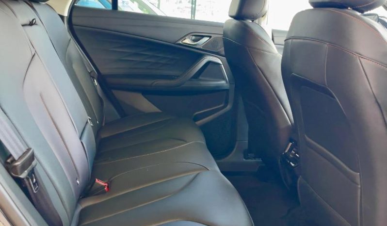 
								MG Hs 1.5T Luxury At full									