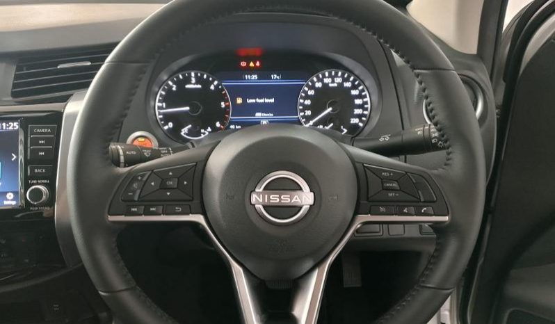 
								Nissan Navara 2.5D Le D Cab 4X2 At full									