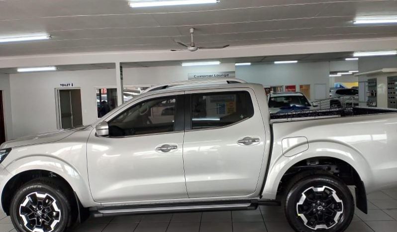 
								Nissan Navara 2.5D Le D Cab 4X2 At full									