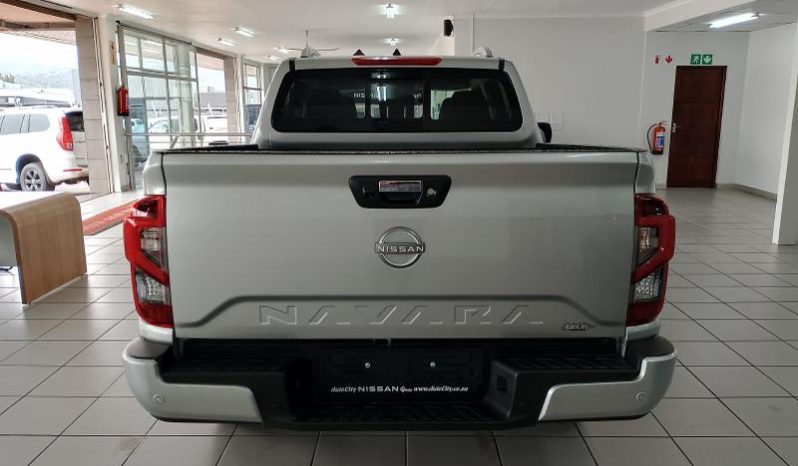 
								Nissan Navara 2.5D Le D Cab 4X2 At full									