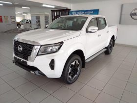 Nissan Navara 2.5D Le Plus D Cab 4X4 At