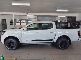 Nissan Navara 2.5D Le Plus D Cab 4X4 At