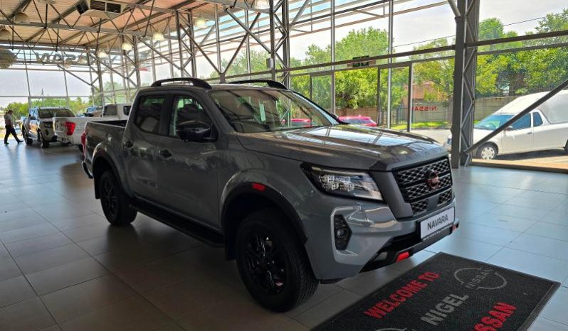 
								Nissan Navara 2.5D Pro-4X D Cab 4X4 At full									