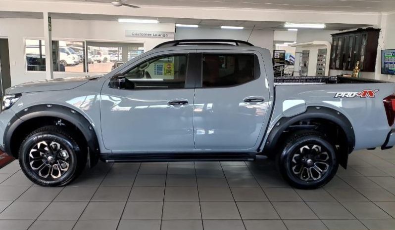 
								Nissan Navara 2.5D Pro-4X D Cab 4X4 At full									