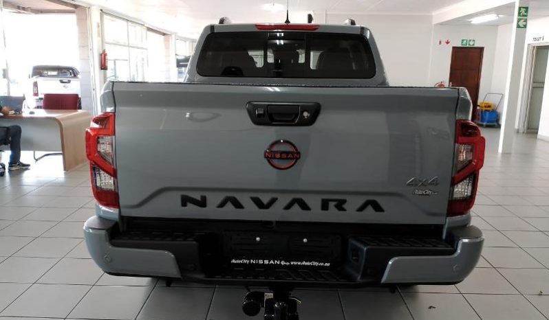 
								Nissan Navara 2.5D Pro-4X D Cab 4X4 At full									