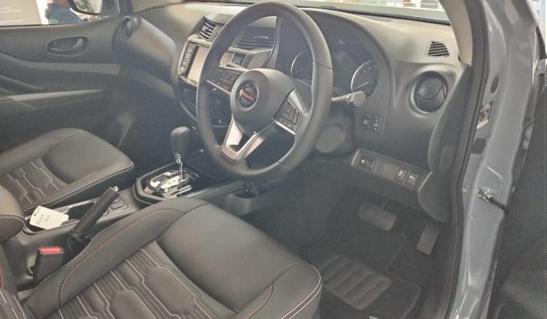 
								Nissan Navara 2.5D Pro-4X D Cab 4X4 At full									