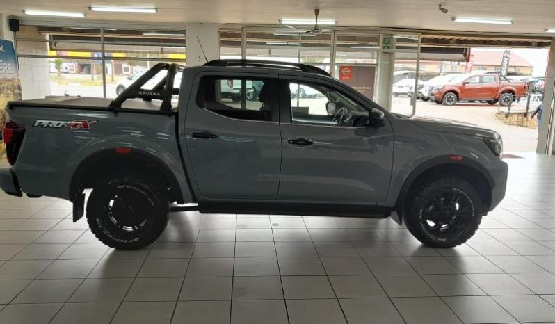 
								Nissan Navara 2.5D Pro-4X D Cab 4X4 At full									