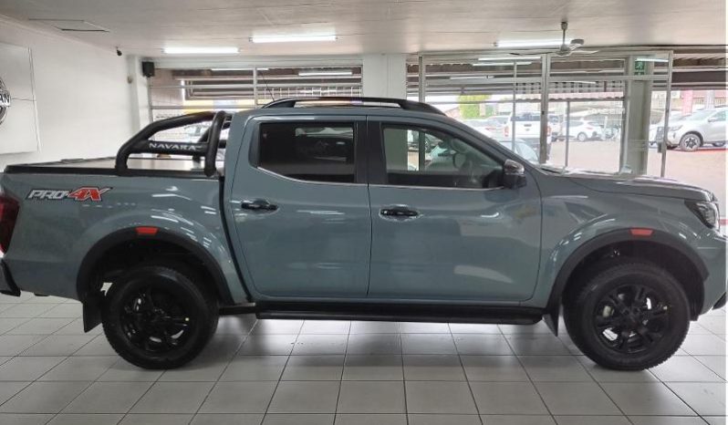 
								Nissan Navara 2.5D Pro-4X D Cab 4X4 At full									