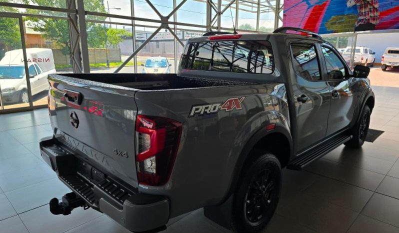 
								Nissan Navara 2.5D Pro-4X D Cab 4X4 At full									