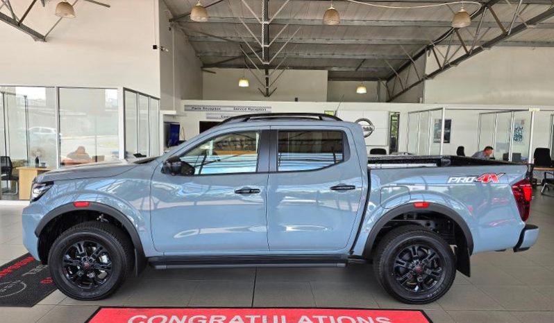 
								Nissan Navara 2.5D Pro-4X D Cab 4X4 At full									