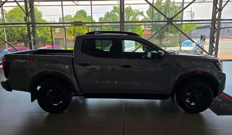 
								Nissan Navara 2.5D Pro-4X D Cab 4X4 At full									