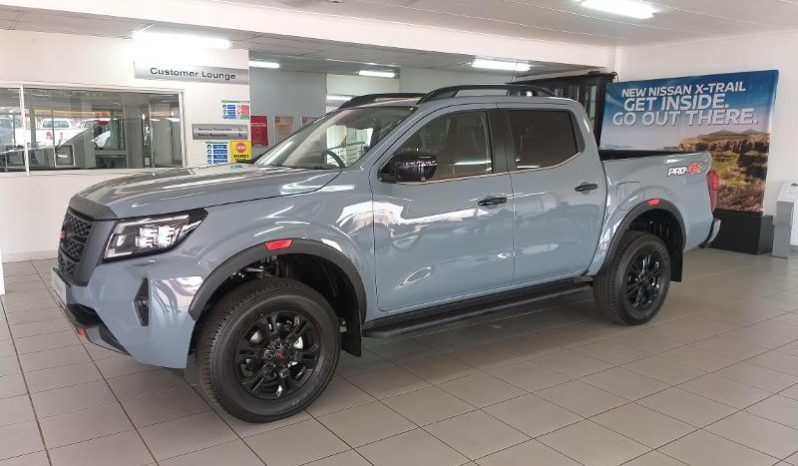 
								Nissan Navara 2.5D Pro-4X D Cab 4X4 At full									