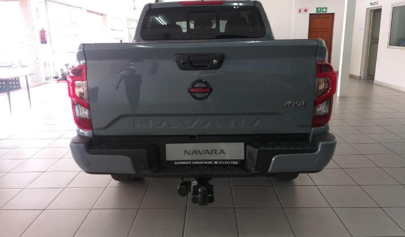 
								Nissan Navara 2.5D Pro-4X D Cab 4X4 At full									